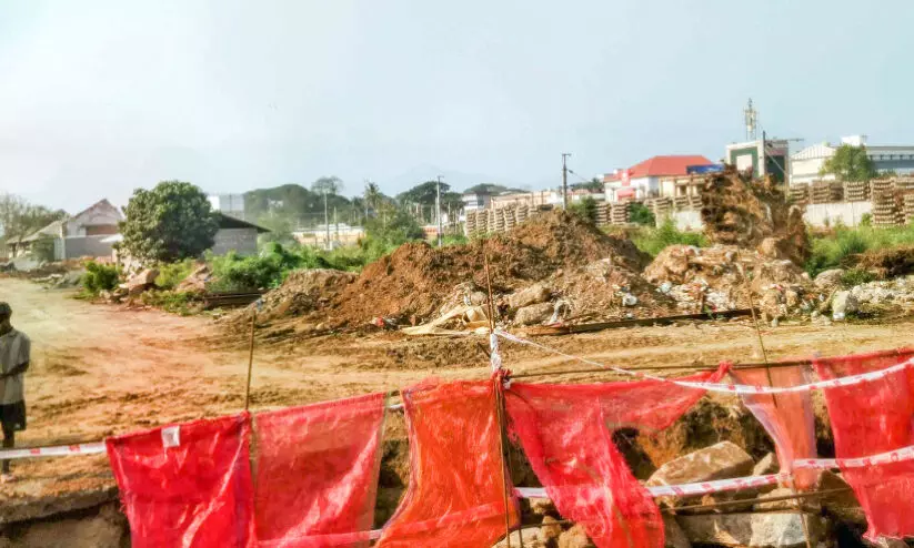 പ​കു​തി പോ​ലു​മാകാതെ പി​റ്റ് ലൈ​ൻ നിർമാണം; ക​രാ​റു​കാ​ര​ന്റെ വീ​ഴ്ച​യെ​ന്ന് റെ​യി​ൽ​വേ