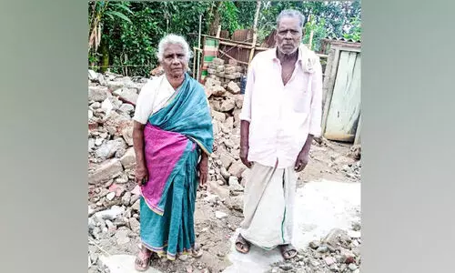 ബ്ലോ​ക്ക്​ പ​ഞ്ചാ​യ​ത്ത് അ​നു​വ​ദി​ച്ച വീ​ട് നി​ര്‍മി​ക്കാ​ന്‍  അനുവദിക്കുന്നില്ലെന്ന് മകൾക്കെതിരെ പരാതിയുമായി വയോ ദമ്പതികള്‍​