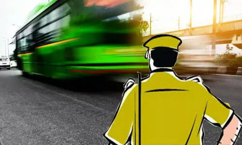 ചീറി പാഞ്ഞ് ബസുകൾ; ജീവനും കൈയിൽ പിടിച്ച് ജനങ്ങൾ; നടപടിയെടുക്കാതെ അധികൃതർ