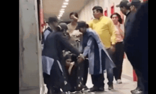 വെറുമൊരു തമാശ; പെൺകുട്ടിയെ സ്യൂട്കേസിലാക്കി ആൺസുഹൃത്ത് ഹോസ്റ്റലിൽ എത്തിച്ച സംഭവത്തിൽ വിശദീകരണവുമായി സർവകലാശാല