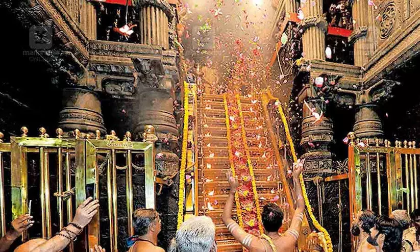 ശബരിമല: അയ്യപ്പ ചിത്രം മുദ്രണം ചെയ്ത രണ്ട് ഗ്രാം സ്വർണത്തിലുള്ള ലോക്കറ്റിന് 19,300 രൂപ ശബരിമല: അയ്യപ്പ ചിത്രം മുദ്രണം ചെയ്ത രണ്ട് ഗ്രാം സ്വർണത്തിലുള്ള ലോക്കറ്റിന് 19,300 രൂപ