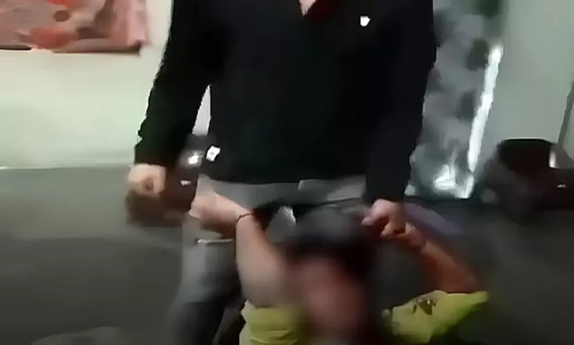 പെൺകുഞ്ഞിന് ജന്മം നൽകിയതിന് ഭാര്യയെ ചുറ്റികയും സ്ക്രൂഡ്രൈവറും കൊണ്ട് ആക്രമിച്ചു