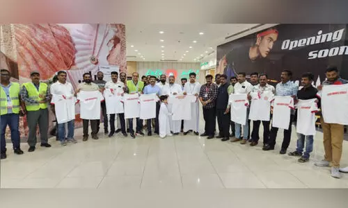 സൗ​ദി ബ്ല​ഡ് ഡോ​ണേ​ഴ്​​സ് കേ​ര​ള  ജ​ഴ്സി വി​ത​ര​ണം