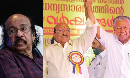 വെള്ളാപ്പള്ളിക്കും പിണറായിക്കുമെതിരെ കവി സച്ചിദാനന്ദന്‍: ‘ഗുരുവിനെക്കുറിച്ച് എഴുതിയ കൈകൊണ്ട് എങ്ങനെ നടേശസ്തുതി എഴുതും?’