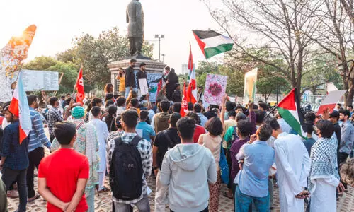 ഇ​സ്രാ​യേ​ലി​ന്റെ ഫ​ല​സ്തീ​ൻ അ​ധി​നി​വേ​ശ​ത്തി​നും വം​ശ​ഹ​ത്യ​ക്കു​മെ​തി​രെ ഫ്രീ​ഡം പാ​ർ​ക്കി​ൽ ഫ​ല​സ്തീ​ൻ അ​നു​കൂ​ല റാ​ലി