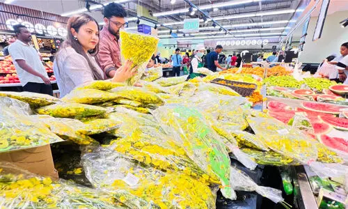 സ​മൃ​ദ്ധി​യു​ടെ വി​ഷു​പ്പു​ല​രി​യി​ൽ പ്ര​വാ​സ​വും