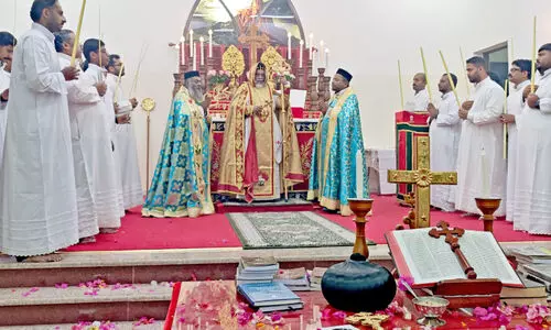 ഓ​ശാ​ന പെ​രു​ന്നാ​ൾ ആ​ച​രി​ച്ച് ഒ​മാ​നി​ലെ ക്രൈ​സ്ത​വ വി​ശ്വാ​സി​ക​ൾ