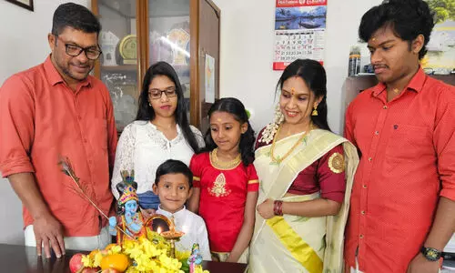 ക​ണി​കാ​ണും നേ​രം.....