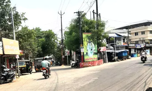 സി​ഗ്ന​ൽ സം​വി​ധാ​ന​മി​ല്ലാ​തെ വലഞ്ഞ് പു​തു​പ്പ​ള്ളി​ത്തെ​രു​വ്