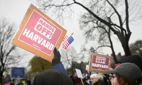 ട്രംപിന്‍റെ നിർദേശം തള്ളി; ഹാർവാർഡ് സർവകലാശാലക്കുള്ള 2.2 ബില്യൺ ഡോളറിന്‍റെ ഗ്രാന്‍റ് മരവിപ്പിച്ചു