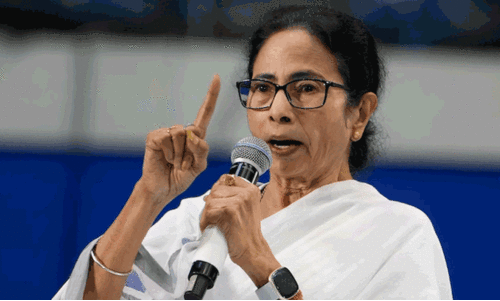 ദയവ് ചെയ്ത് നിയമം കയ്യിലെടുക്കരുത്, പകരം സമാധാനപരമായ പ്രതിഷേധങ്ങൾ നടത്തൂ; പ്രതിഷേധക്കാരോട് സമാധാന അഭ്യർത്ഥനയുമായി മമത