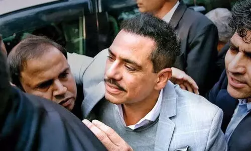 റോബർട്ട് വദ്രക്ക് കുരുക്ക്; ഹരിയാന ഭൂമി ഇടപാടിൽ ഇ.ഡിക്ക് മുന്നിൽ ഹാജരായി, രാഷ്ട്രീയ വേട്ടയാടലെന്ന് വദ്ര