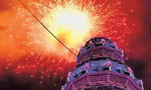 തൃശൂർ പൂരം വെടിക്കെട്ട് ഗംഭീരമായി നടത്തും, വെടിക്കെട്ടിന് എല്ലാ ശോഭയും ഉണ്ടാകും -മന്ത്രിമാർ