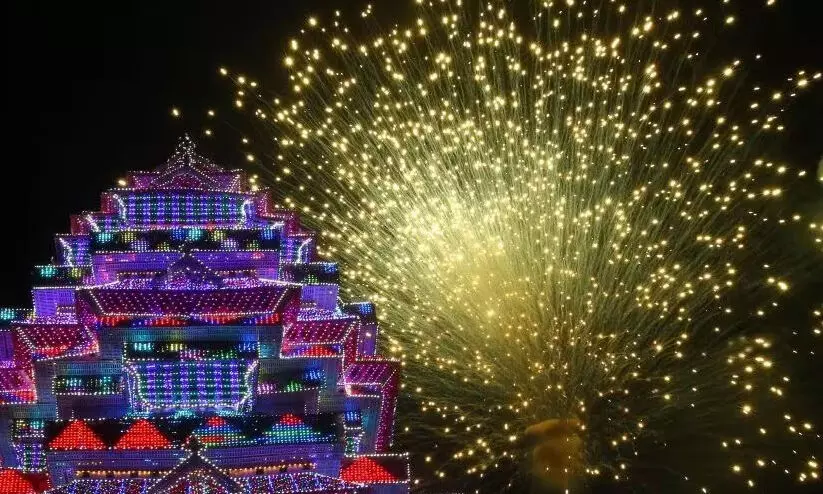 വെടിക്കെട്ടിൽ പ്രതീക്ഷയുടെ കിരണം; പൂരപ്പന്തലിന് ഇന്ന് കാൽനാട്ടും വെടിക്കെട്ടിൽ പ്രതീക്ഷയുടെ കിരണം; പൂരപ്പന്തലിന് ഇന്ന് കാൽനാട്ടും