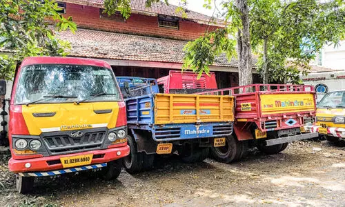 അനധികൃത ഖനനം; റവന്യൂ വകുപ്പ് 12 വാഹനങ്ങൾ പിടികൂടി അനധികൃത ഖനനം; റവന്യൂ വകുപ്പ് 12 വാഹനങ്ങൾ പിടികൂടി