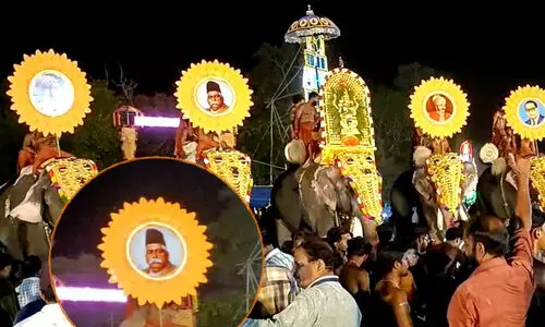 കൊല്ലത്ത് പൂരത്തിലെ കുടമാറ്റത്തിൽ ഹെഡ്ഗേവാർ; പരാതിയുമായി യൂത്ത്കോൺഗ്രസ്