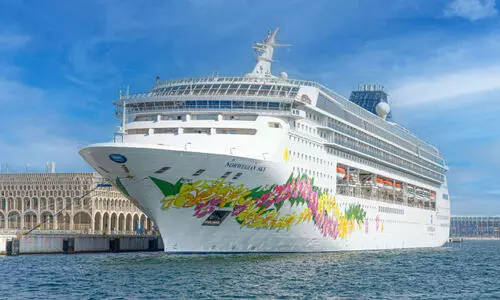 റെ​ക്കോ​ഡ് കു​റി​ച്ച് ക്രൂ​സ് സീ​സ​ൺ