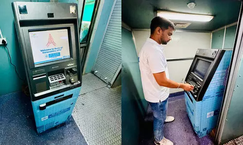 ട്രെയിനിലും എ.ടി.എം; ഇന്ത്യയിലാദ്യമായി സഞ്ചരിക്കുന്ന ട്രെയിനിൽ പരീക്ഷണാടിസ്ഥാനത്തിൽ എ.ടി.എം സ്ഥാപിച്ച് റെയിൽവേ