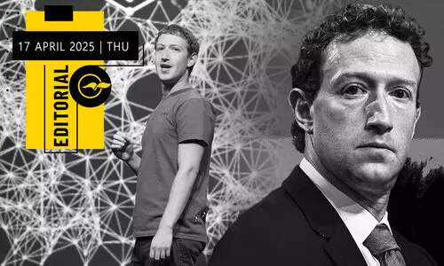 സ​ക്ക​ർ​ബ​ർ​ഗ് പ്ര​തി​ക്കൂ​ട്ടി​ൽ ക​യ​റു​മ്പോ​ൾ