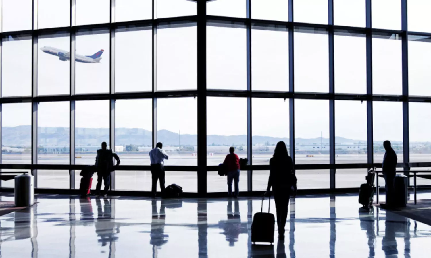 കേ​ര​ള​ത്തി​ലേ​ക്ക് കു​റ​ഞ്ഞ നി​ര​ക്കു​മാ​യി വി​മാ​ന ക​മ്പ​നി​ക​ൾ