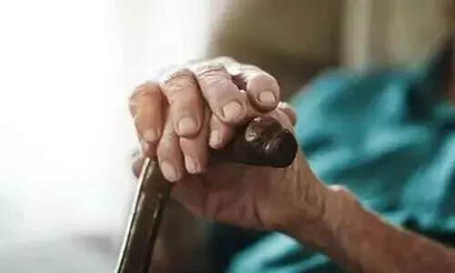 വൃ​ദ്ധ​സ​ദ​ന​ത്തി​​ലേ​ക്ക് കേ​ര​ള സ​മാ​ജം സ​ഹാ​യം കൈ​മാ​റി