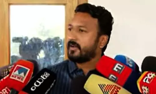 എന്നാണ് ചായയും ബിസ്ക്കറ്റും നൽകി കേരള പൊലീസ് നാട്ടുകൂട്ടം മധ്യസ്ഥപ്പണി തുടങ്ങിയത്? -രാഹുൽ മാങ്കൂട്ടത്തിൽ; ‘കാലും തലയും വെട്ടുമെന്ന് പറഞ്ഞവരോട് ചർച്ച ചെയ്യാൻ സൗകര്യമില്ല’