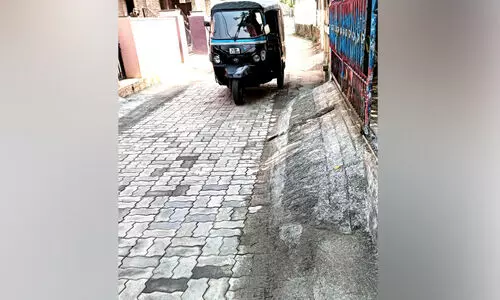 പ​ഞ്ചാ​യ​ത്ത് റോ​ഡ് കൈ​യേ​റ്റം വ്യാ​പ​കം