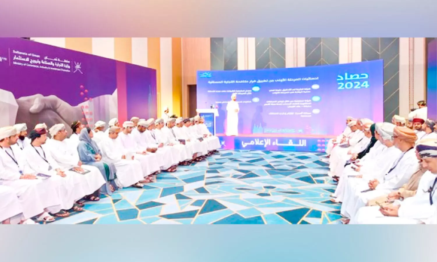 വീ​ണ്ടും ഉ​ണ​ർ​ത്തി വാ​ണി​ജ്യ മ​ന്ത്രാ​ല​യം; വി​ദേ​ശ ഉ​ട​മ​സ്ഥ​ത​യി​ലു​ള്ള സ്ഥാ​പ​ന​ങ്ങ​ൾ ഒ​രു​വ​ർ​ഷ​ത്തി​നു​ള്ളി​ൽ ഒ​മാ​നി​യെ നി​യ​മി​ക്ക​ണം