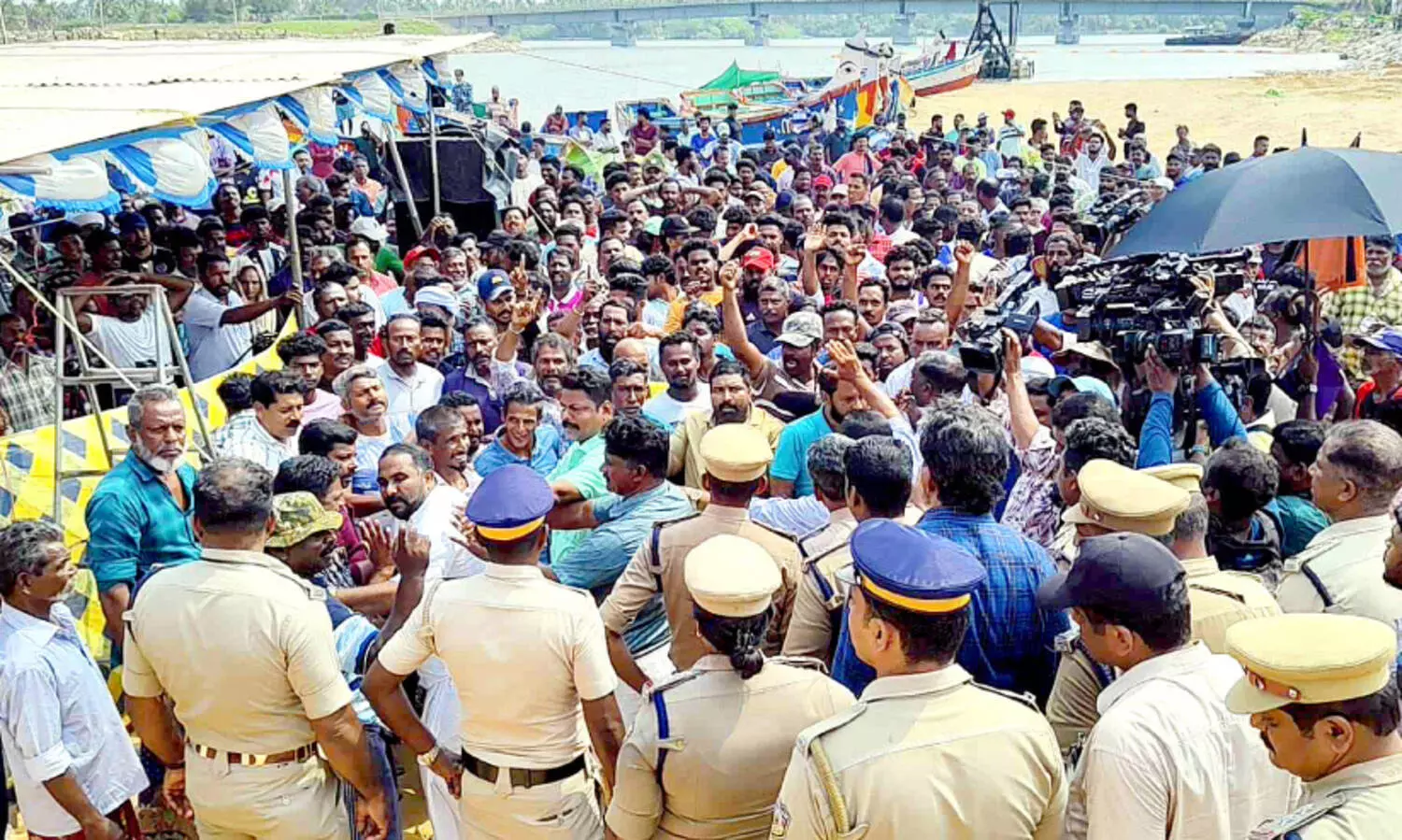 മത്സ്യത്തൊഴിലാളി പ്രതിരോധം; പൊഴി മുറിക്കൽ നടപ്പായില്ല