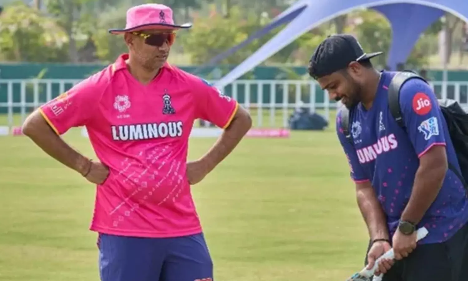 രാജസ്ഥാൻ ടീമിൽ ഭിന്നത രൂക്ഷം? ദ്രാവിഡിനെ അവഗണിച്ച് സഞ്ജു, ടീം ചർച്ചയിൽ പങ്കെടുത്തില്ല, സഹതാരം വിളിച്ചിട്ടും പോയില്ല!