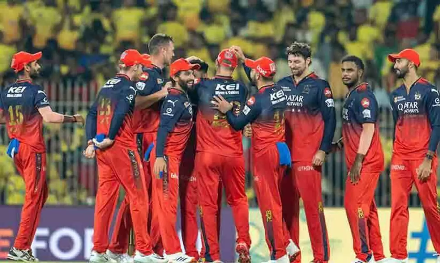 അവനെകൊണ്ട് ടീമിന് എന്തെങ്കിലും ഗുണമുണ്ടോ? ; ആർ.സി.ബി താരത്തെ മാറ്റണമെന്ന് ആകാശ് ചോപ്ര