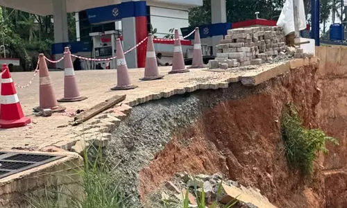 സുരക്ഷാ ഭീഷണി; പള്ളൂരിൽ പെട്രോൾ പമ്പ് പൊലീസ് അടപ്പിച്ചു