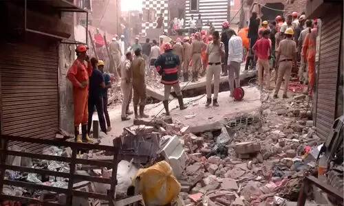 മുസ്തഫാബാദിൽ കെട്ടിടം തകർന്ന് വീണ് 11 മരണം