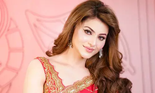 വിദ്യാർഥികൾ ക്ഷേത്രം സന്ദർശിച്ച് എന്‍റെ ഫോട്ടോക്ക് മാലയിടാറുണ്ട്; ഉത്തരേന്ത്യയിൽ തനിക്കായി ക്ഷേത്രമുണ്ടെന്നും ദക്ഷിണേന്ത്യയിലും വേണമെന്നും ഉർവശി റൗട്ടേല