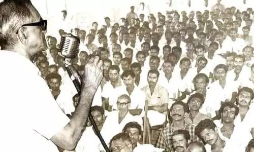 തെളിവുകൾ പരിശോധിക്കുന്നു