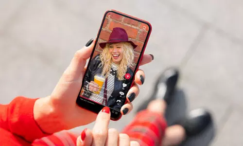 റീൽസ് പങ്കുവെക്കൽ ഇനി കൂടുതൽ എളുപ്പം; ബ്ലെൻഡ് ഫീച്ചറുമായി ഇൻസ്റ്റഗ്രാം