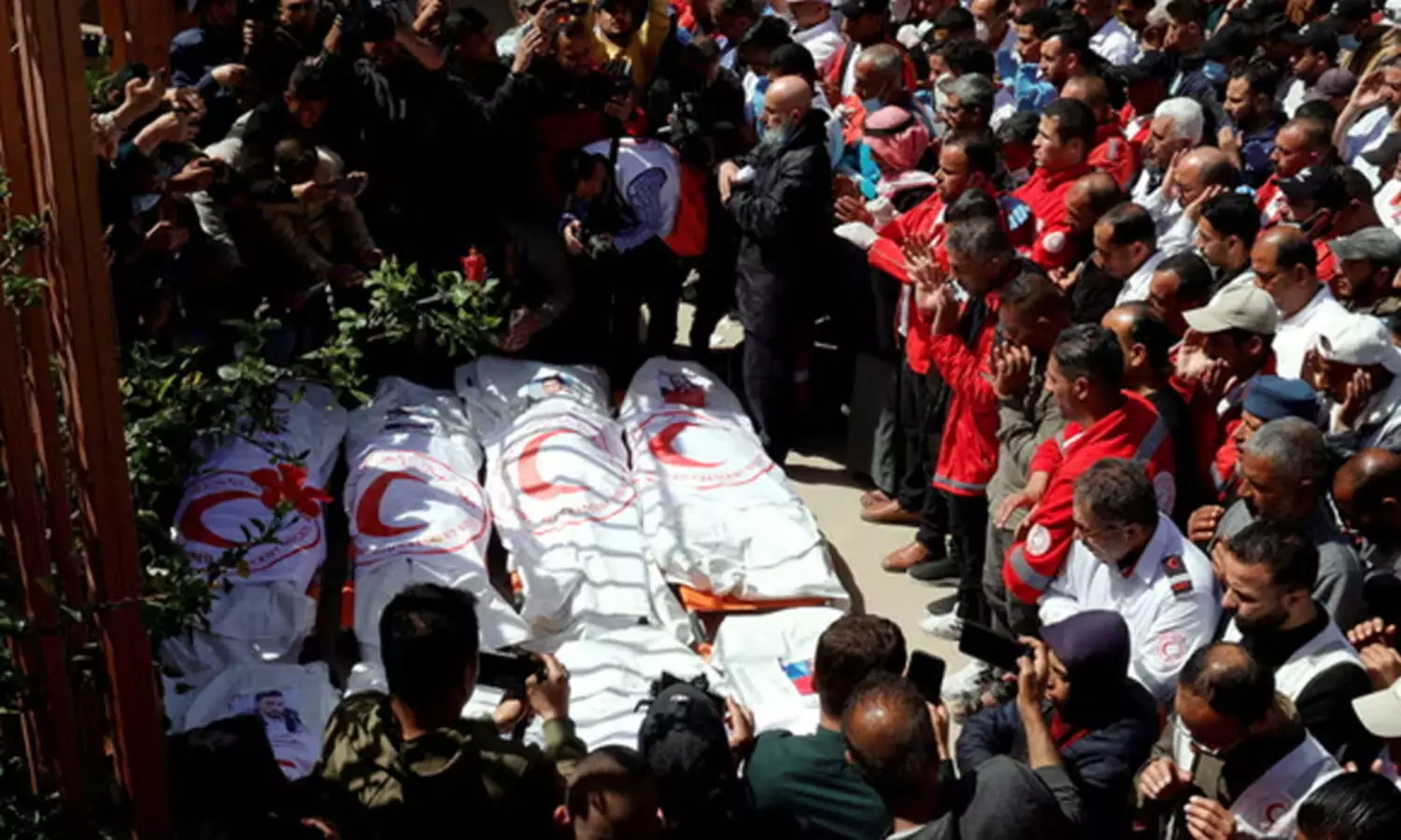 ഗസ്സയിൽ 15 ആരോഗ്യ പ്രവർത്തകരെ വെടിവെച്ചുകൊന്നത് തെറ്റിദ്ധാരണ മൂലമെന്ന് ഇസ്രായേൽ സേന; വെടിയുതിർത്തത് ഹമാസിന്റെ വാഹനമാണെന്ന് കരുതി