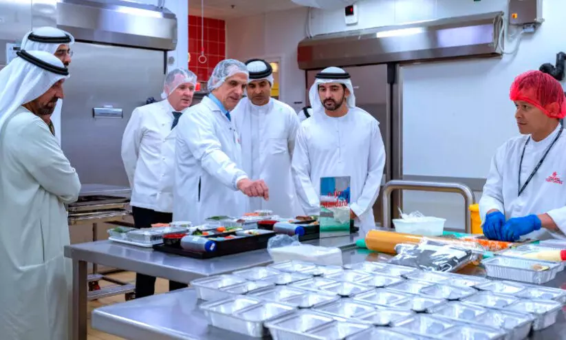 എമിറേറ്റ്സ് കാറ്ററിങ് വിഭാഗം സന്ദർശിച്ച് ശൈഖ് ഹംദാൻ എമിറേറ്റ്സ് കാറ്ററിങ് വിഭാഗം സന്ദർശിച്ച് ശൈഖ് ഹംദാൻ