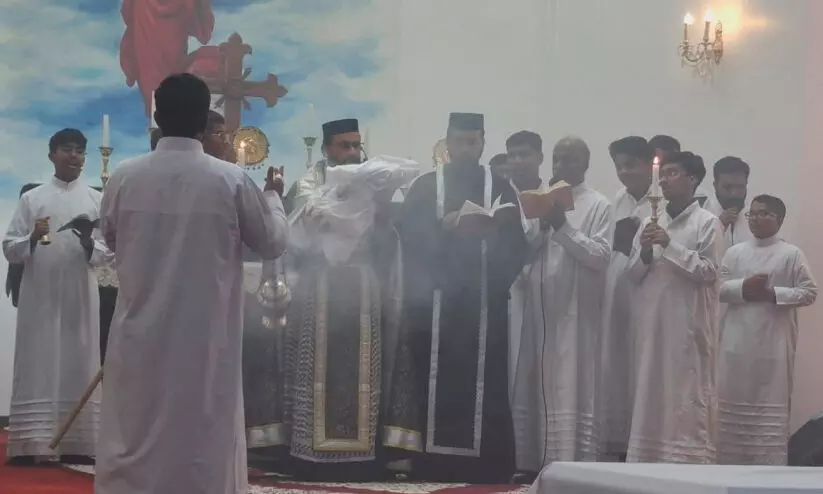 ദുഃ​ഖ​വെ​ള്ളി ശു​ശ്രൂ​ഷ ന​ട​ന്നു