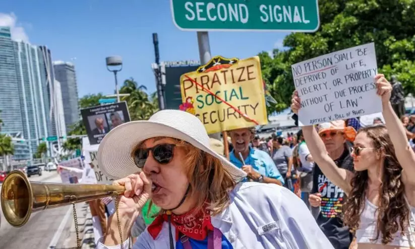 ട്രംപിനെതിരെ 50501 പ്രതിഷേധം; പ്രസിഡന്റിനെതിരെ മുദ്രാവാക്യങ്ങളുമായി ആയിരങ്ങൾ തെരുവിൽ ട്രംപിനെതിരെ 50501 പ്രതിഷേധം; പ്രസിഡന്റിനെതിരെ മുദ്രാവാക്യങ്ങളുമായി ആയിരങ്ങൾ തെരുവിൽ