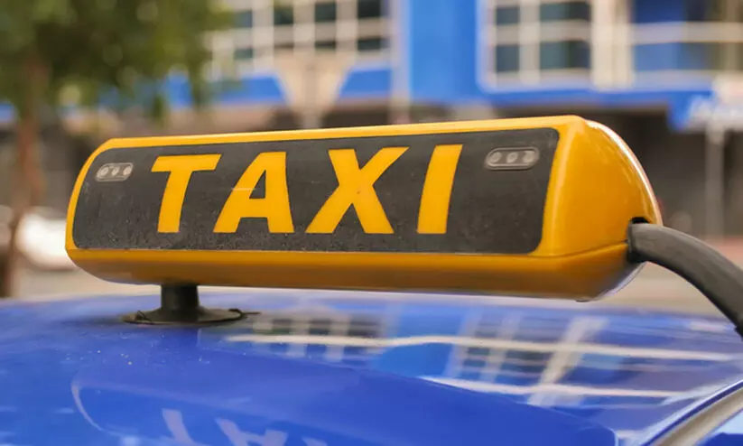 ഷാ​ർ​ജ​യി​ൽ പ​ഴ​യ ടാ​ക്സി ഉ​ട​മ​ക​ൾ​ക്ക്​ ബോ​ണ​സ്