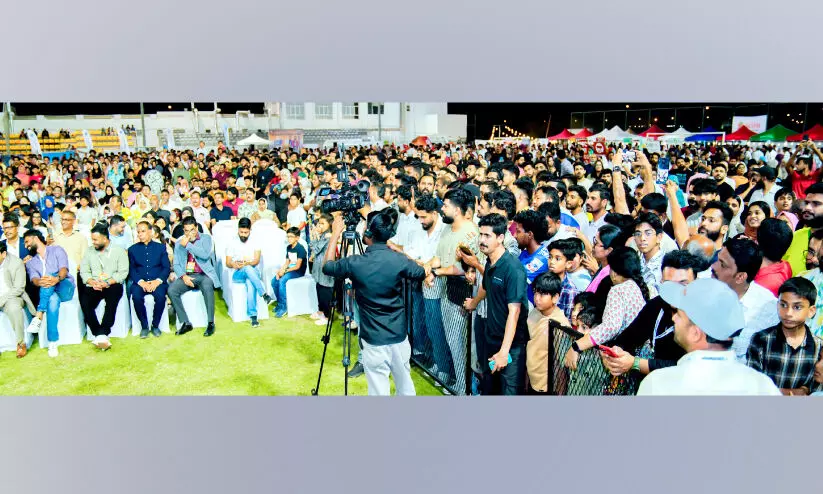 ആ​ഘോ​ഷ രാ​വാ​യി സോ​ക്ക​ർ കാ​ർ​ണി​വ​ൽ