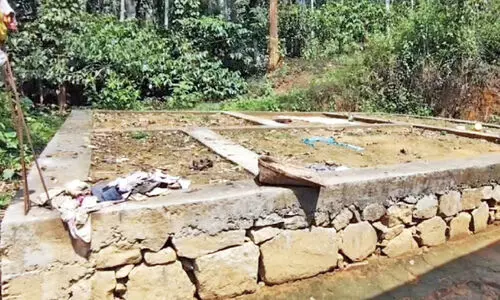 തറ നിർമാണം പൂർത്തിയായിട്ട് മൂന്നുവർഷം; കരാറുകാരൻ മുങ്ങി