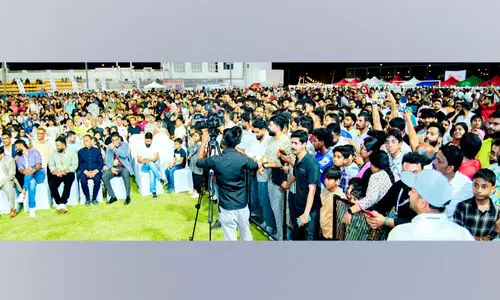 ആ​ഘോ​ഷ രാ​വാ​യി സോ​ക്ക​ർ കാ​ർ​ണി​വ​ൽ