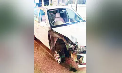 മദ്യലഹരിയിൽ ടയർ പൊട്ടിയ കാറുമായി സഞ്ചരിച്ചത് കിലോമീറ്ററുകൾ; ഭയന്നോടി കാൽനടയാത്രക്കാർ, നിരവധി വാഹനങ്ങൾ ഇടിച്ചിട്ടു