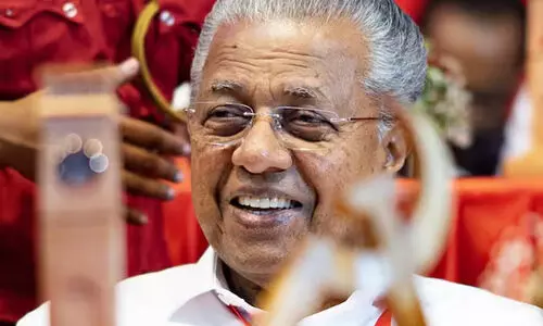 ഉയരുന്നത് മുഖ്യമന്ത്രിയുടെ മുഖമുള്ള 500 പരസ്യ ബോർഡുകൾ, ചെലവ് 15 കോടി; വാർഷികാഘോഷം പൊടിപാറിക്കാനൊരുങ്ങി പിണറായി സർക്കാർ, ധൂര്‍ത്തില്‍ പ്രതിഷേധിച്ച് പ്രതിപക്ഷം സഹകരിക്കില്ല