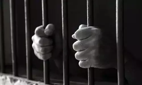 17 വയസുകാരനെ തട്ടിക്കൊണ്ടുപോയി ബലാത്സംഗം ചെയ്ത കേസിൽ യുവതിക്ക് 20 വർഷം തടവ്