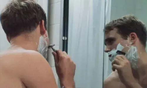 വി​ദ്യാ​ർ​ഥി​ക​ൾ​ക്ക് ആ​സ്വാ​​ദ​ന കു​റി​പ്പെ​ഴു​താ​ൻ നിർദേശിച്ച സിനിമയിൽ ര​ക്ത​മൊ​ഴു​കു​ന്ന രം​ഗ​ങ്ങ​ൾ; വിവാദം