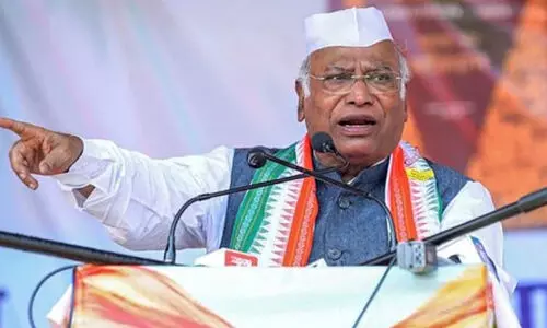 ഏതെങ്കിലും ആർ.എസ്.എസുകാർ രാജ്യത്തിനു വേണ്ടി ജീവൻ ബലിയർപ്പിച്ചിട്ടുണ്ടോ..? അവരുടെ വീട്ടിൽ ഒരു നായ പോലും ചത്തിട്ടില്ല, അവർ ഇപ്പോൾ ദേശാഭിമാനത്തെക്കുറിച്ച് സംസാരിക്കുന്നു