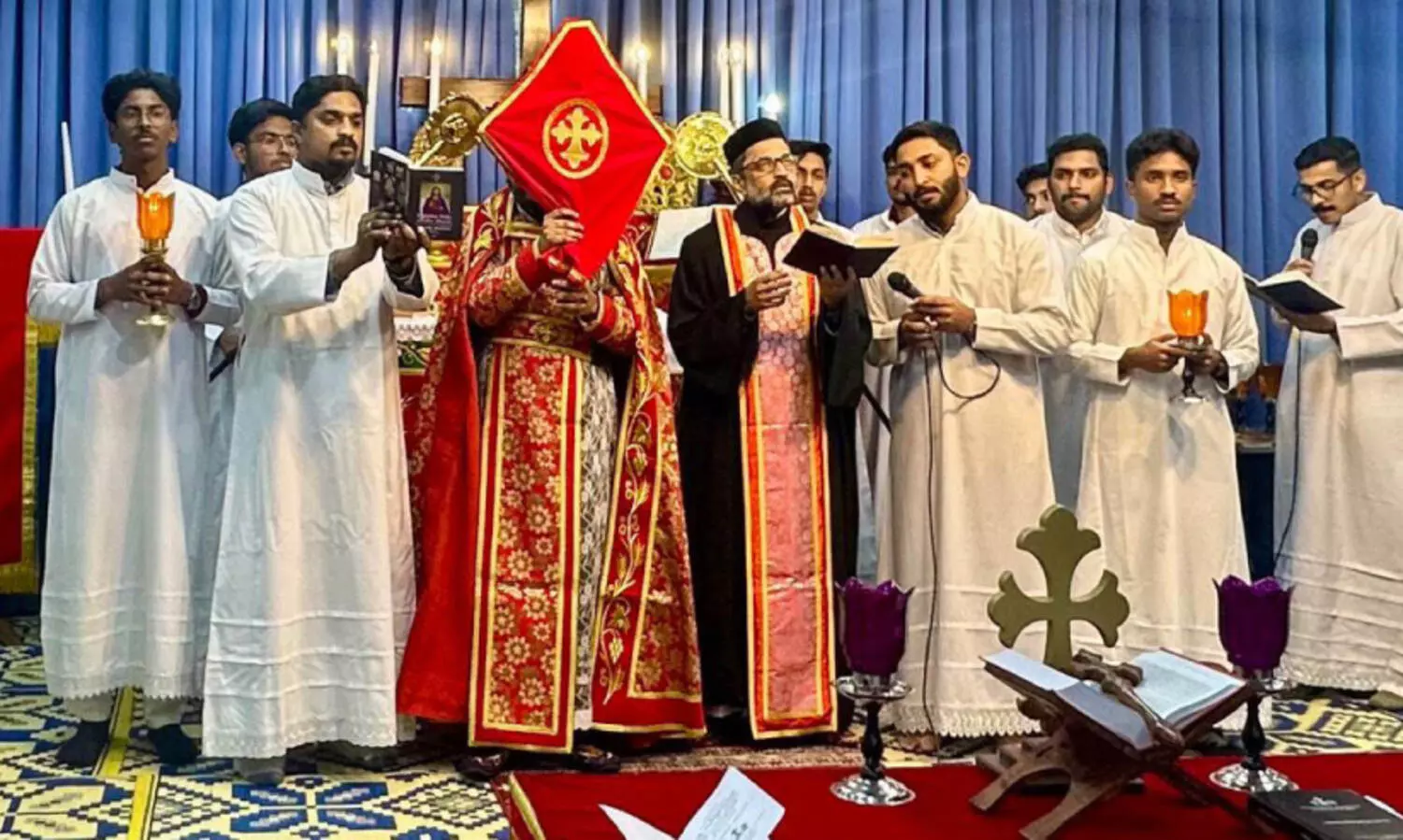 ഉ​യി​ർ​പ്പി​​ന്റെ ഓ​ര്‍മ ​പു​തു​ക്കി ഈ​സ്റ്റ​ർ